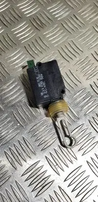 Audi A4 S4 B5 8D Tailgate boot lock/latch motor 8D5962115B
