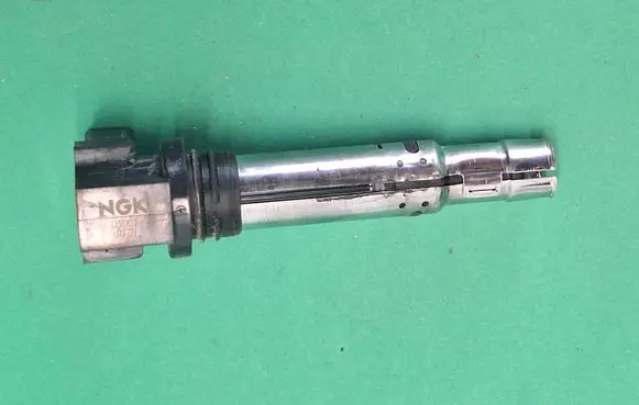 Volkswagen Golf V High voltage ignition coil U5002 017N