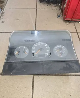 Speedometer (instrument cluster)