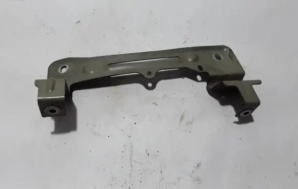 Volkswagen Touareg III Fender mounting bracket 760821432