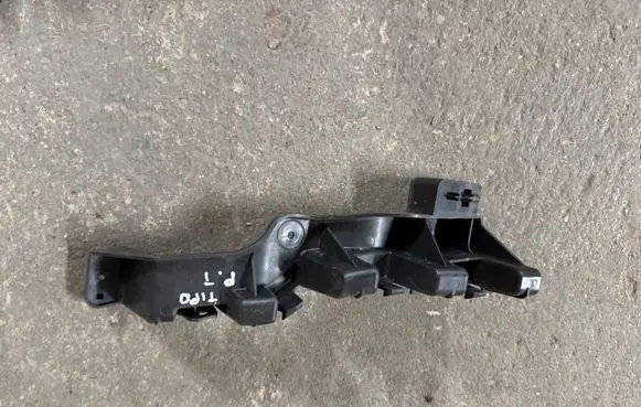 Rear bumper mounting bracket