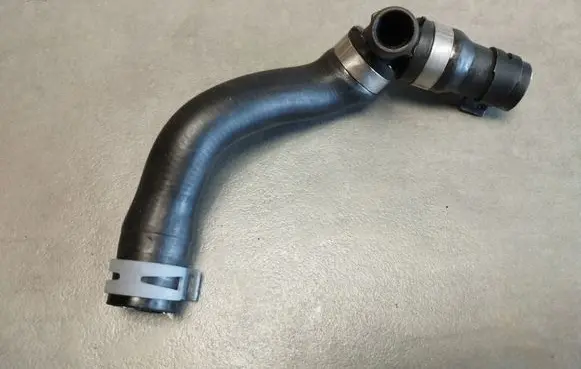 Volkswagen Touran III Engine coolant pipe/hose 5WA122063A