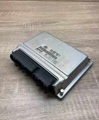 Volkswagen PASSAT B5 Engine control unit/module ECU 8D0907558G 0261204773