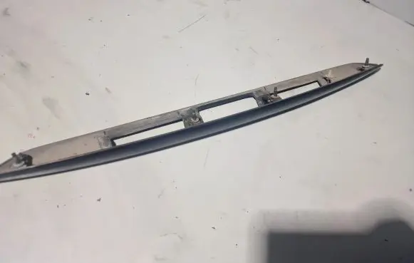 Trunk door license plate light bar