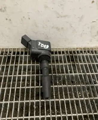 Volkswagen Jetta VII High voltage ignition coil 04E905110 04E905110M