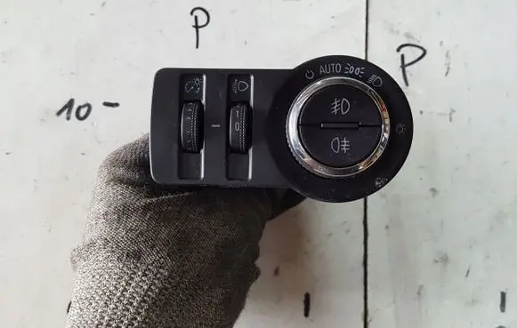 Opel Astra J Light switch 13268694