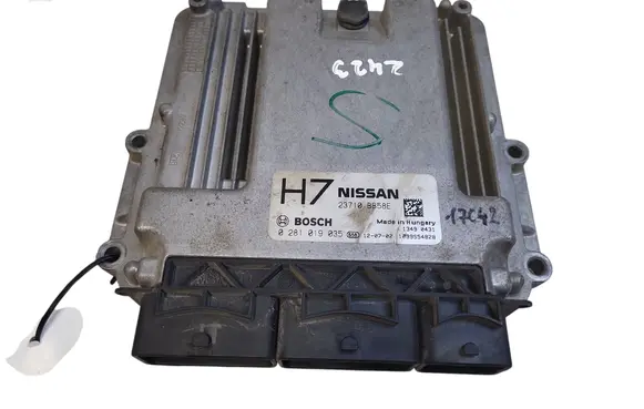 Nissan Qashqai Engine control unit/module 0281019035