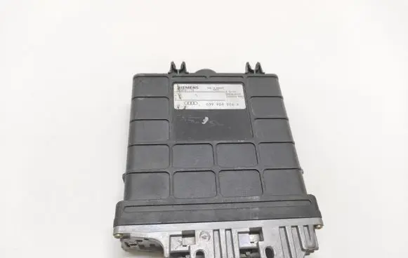 Audi A6 S6 C5 4B Engine control unit/module 039906024D 5WP4174