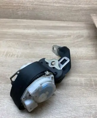 Toyota Yaris Rear seatbelt 733700D010