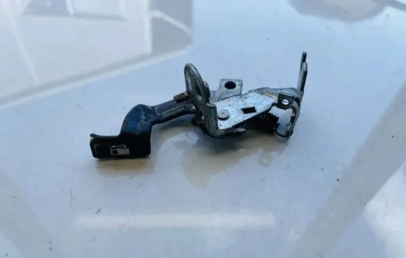 Toyota Avensis Verso Fuel tank opening switch 