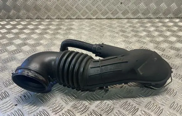 BMW X1 E84 Air intake hose/pipe 7804846