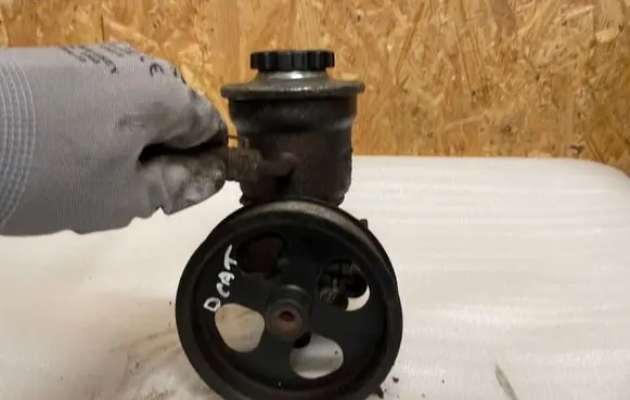 Toyota Corolla Verso E121 Power steering pump 12180