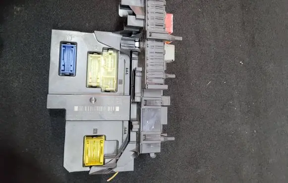 Mercedes-Benz C W204 Fuse module 2045458601 2044423600