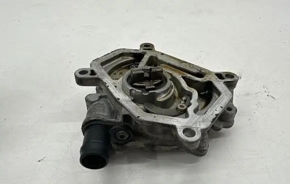 Mercedes-Benz C W204 Vacuum pump A2702300365