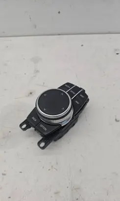 Radio/CD/DVD/GPS head unit