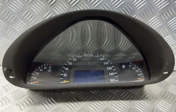 Mercedes-Benz C W203 Speedometer (instrument cluster) A2035403047