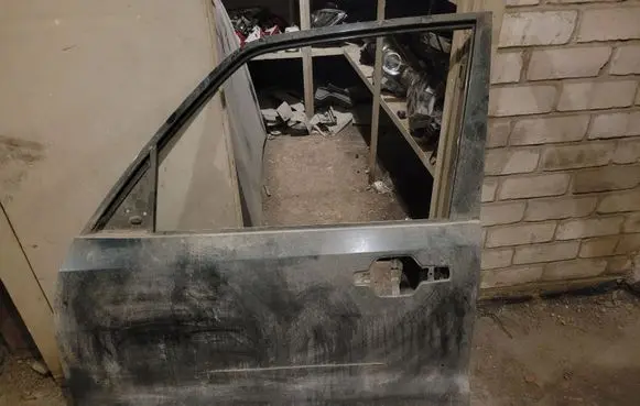 Mitsubishi Pajero Front door