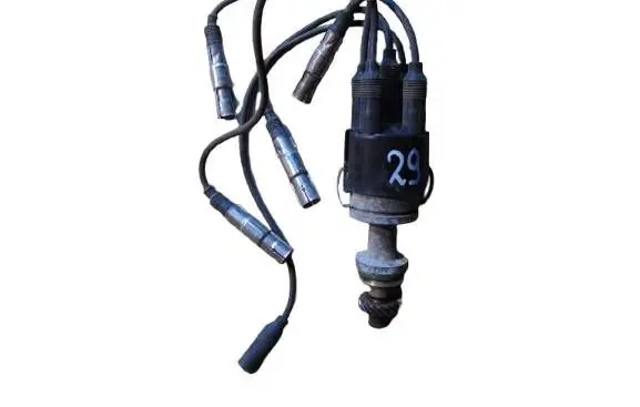 Volkswagen Golf III Spark distributor 037905205L