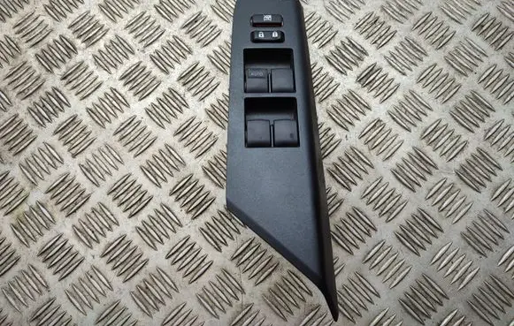 Toyota RAV 4 (XA40) Electric window control switch
