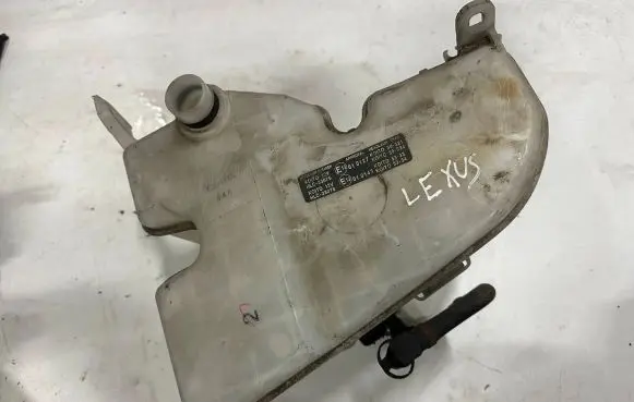 Lexus GS 300 350 430 450H Windshield washer fluid reservoir/tank E13010127 HLC33078 HLC33075