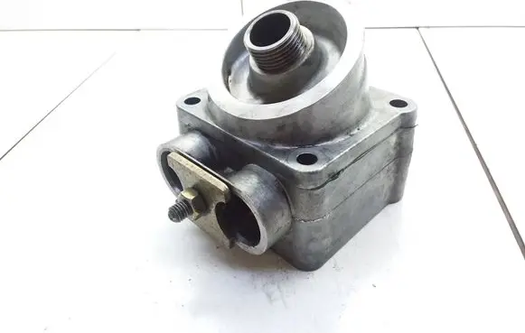Oil filter mounting bracket