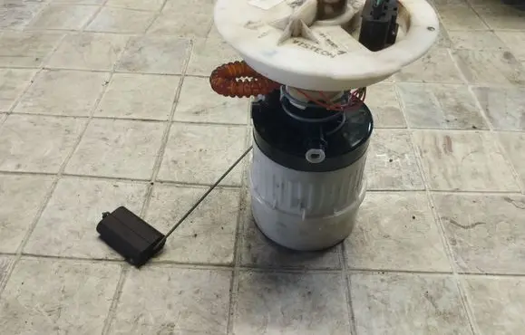 Mazda 3 I In-tank fuel pump 3N619H307