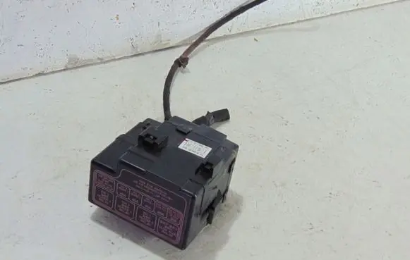 KIA Carens III Relay mounting block 