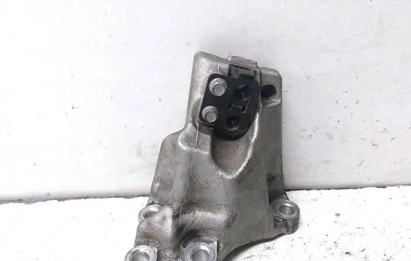 KIA Sportage Gearbox mounting bracket 26610