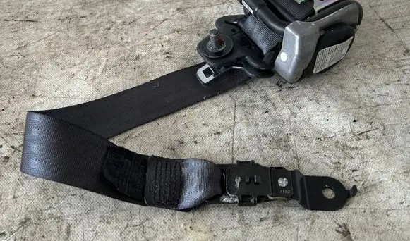 Volvo XC90 Seat belt trim 8626793