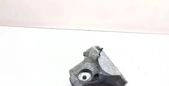 BMW 5 E60 E61 Engine mounting bracket 6769153 22116769153