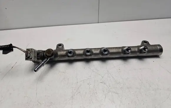 Volvo V60 Fuel main line pipe 31303612