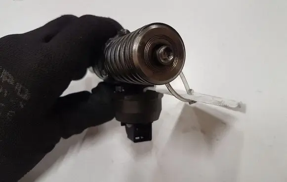 Volkswagen Golf V Fuel injector 0414720215 038130073AG