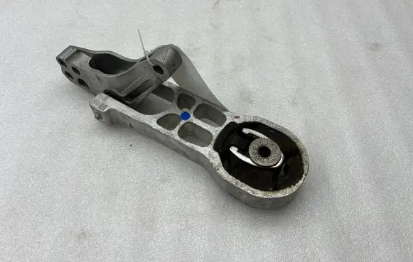 Opel Mokka B Engine mount bracket 9826527880 9826468580