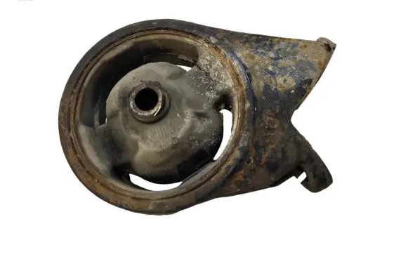 Hyundai Trajet Engine mount bracket