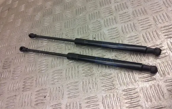 BMW 1 E82 E88 Front bonnet/hood damper/strut 7118370