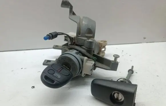 Mitsubishi Lancer VIII Ignition lock Mn141356