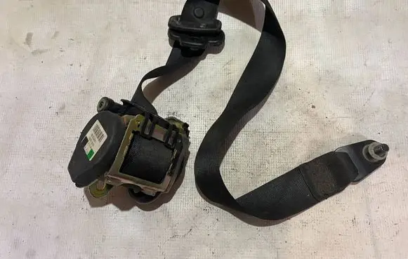 Mercedes-Benz Vaneo W414 Rear seatbelt 561009801