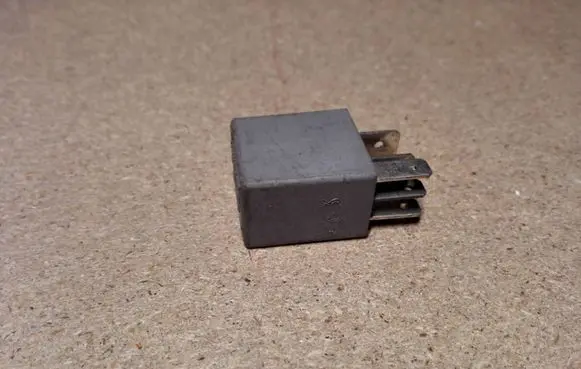 Opel Signum Other relay 90414477 12V1016A 57100