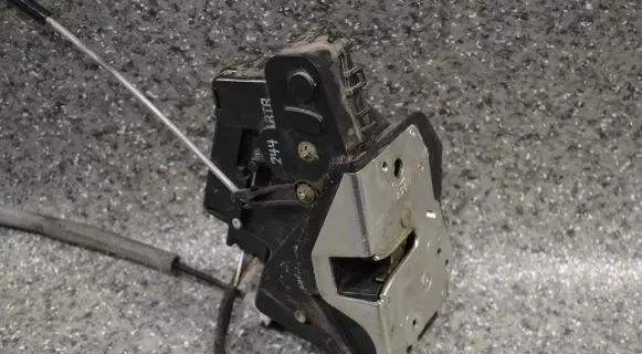 BMW 3 E46 Front door lock (next to the handle) 