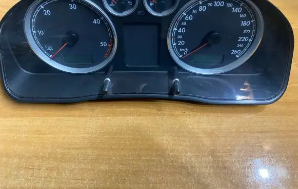 Volkswagen PASSAT B5 Speedometer (instrument cluster) 3B0920807A 170102020143 VWZ7Z0A4692459