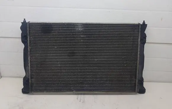 Audi A4 S4 B7 8E 8H Coolant radiator 8E0121251A