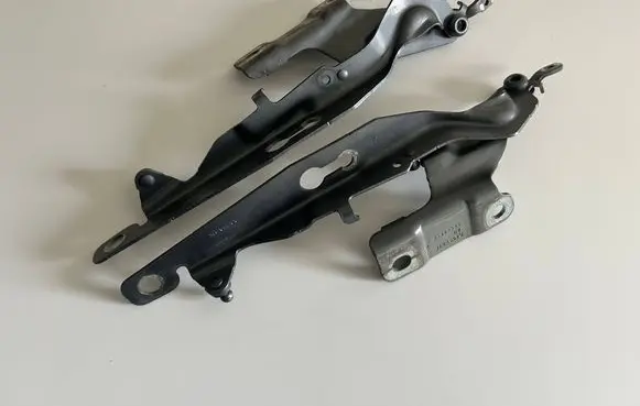 Volvo XC60 Engine bonnet/hood hinges 31385815 31385814