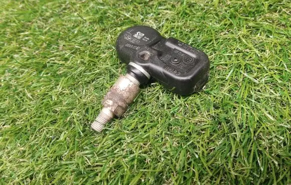 Nissan Qashqai Tire pressure sensor 407006WY0B