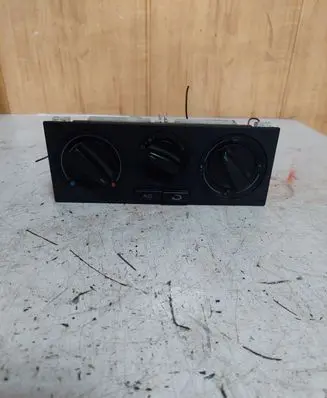 Volkswagen PASSAT B5 Climate control unit