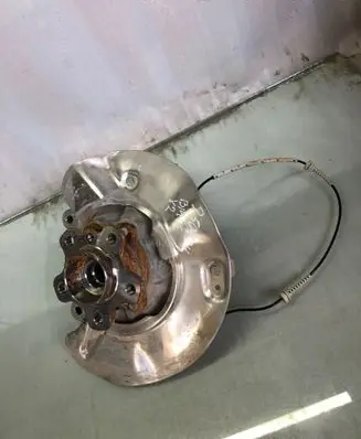 BMW X2 U10 Front wheel hub 689017981