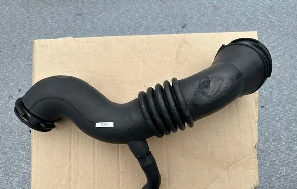 Jeep Cherokee XJ Air intake hose/pipe 53030696