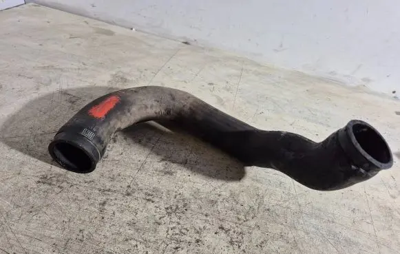 Coolant pipe/hose