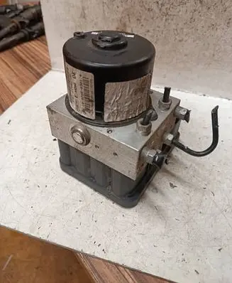 Ford Focus ABS Pump 10096001253 9N37E21C95 00404071E0