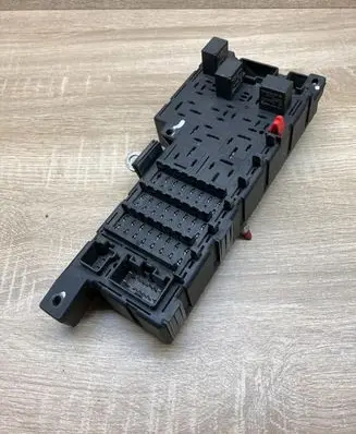 Volvo S60 Fuse module 8678449 518828017