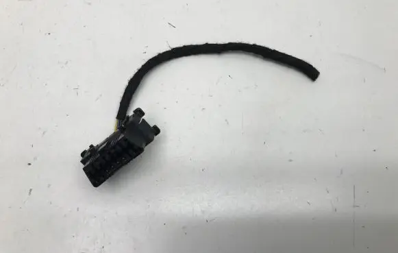 Tesla Model Y EUR ISO radio connector 